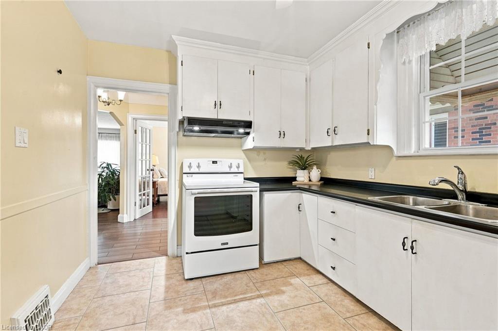 38 Garside Avenue S Property Photo 20