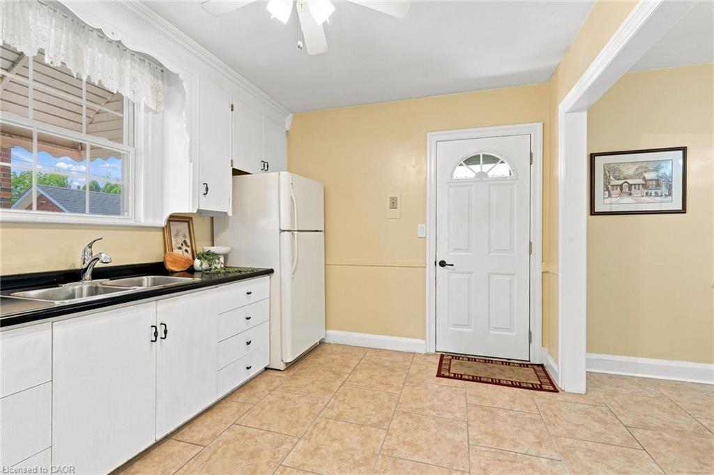 38 Garside Avenue S Property Photo 21