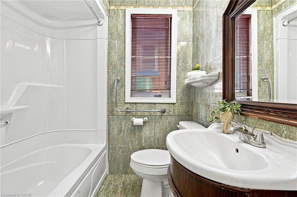 38 Garside Avenue S Property Photo 23