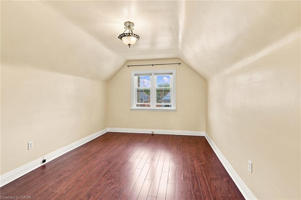 38 Garside Avenue S Property Photo 27