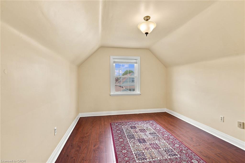 38 Garside Avenue S Property Photo 29