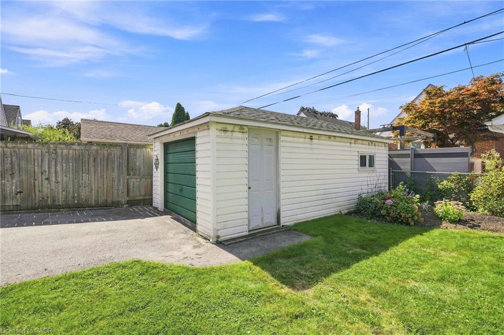 38 Garside Avenue S Property Photo 44