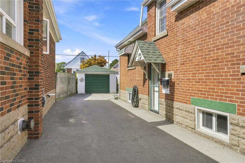 38 Garside Avenue S Property Photo 45