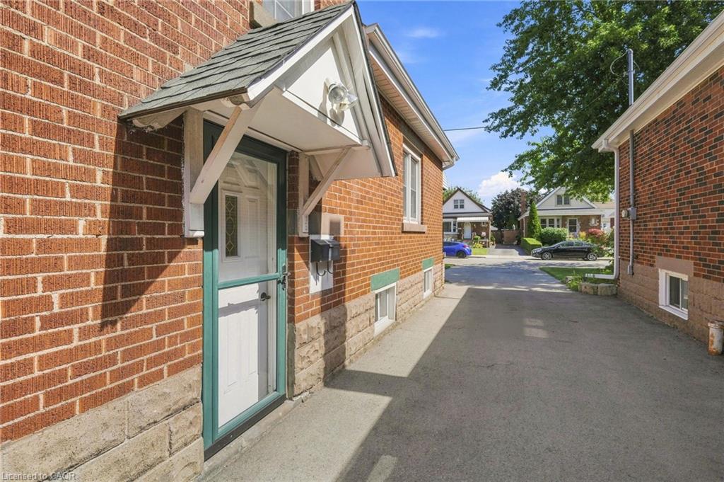38 Garside Avenue S Property Photo 47