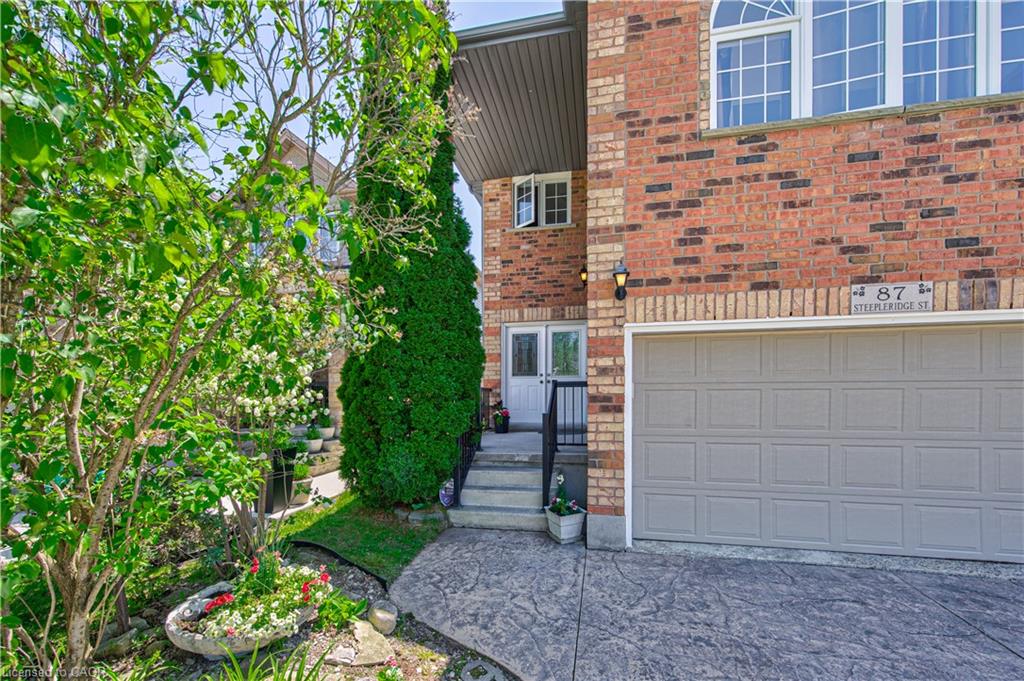 87 Steepleridge Street Property Photo 3