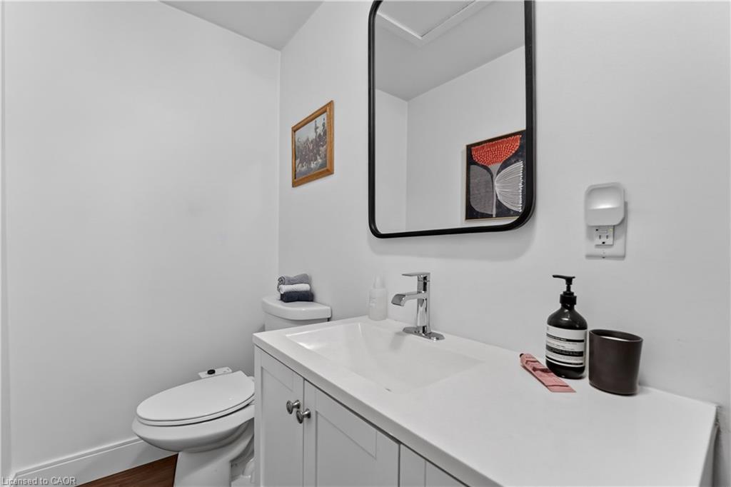 225 Charlton Avenue E Property Photo 17