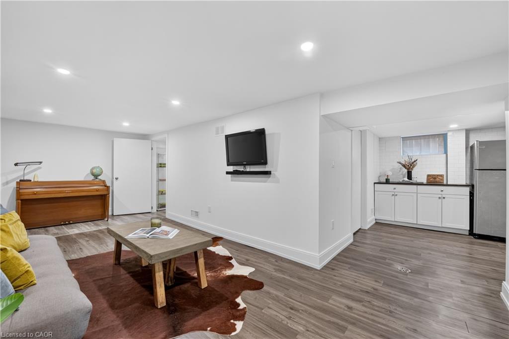 225 Charlton Avenue E Property Photo 25