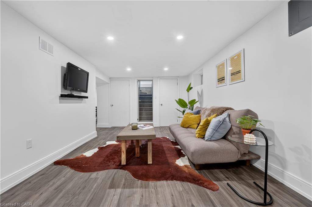 225 Charlton Avenue E Property Photo 31
