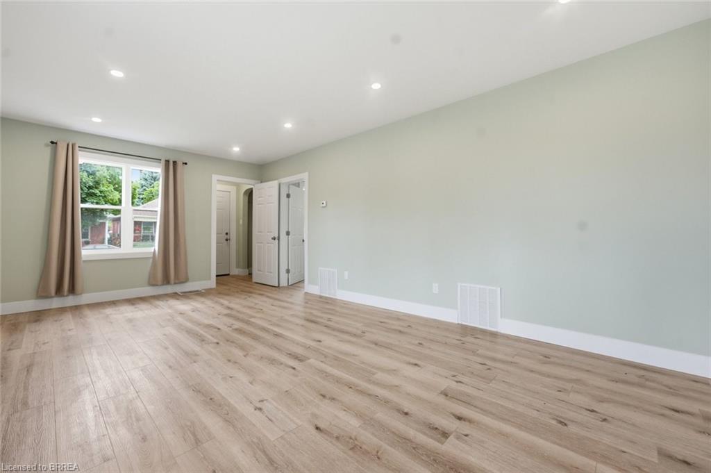 249 Clarence Street Property Photo 18