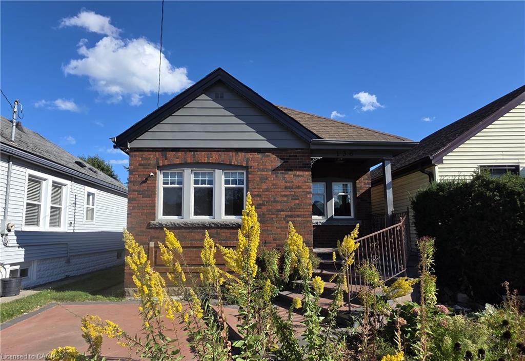136 Weir Street N Property Photo 1