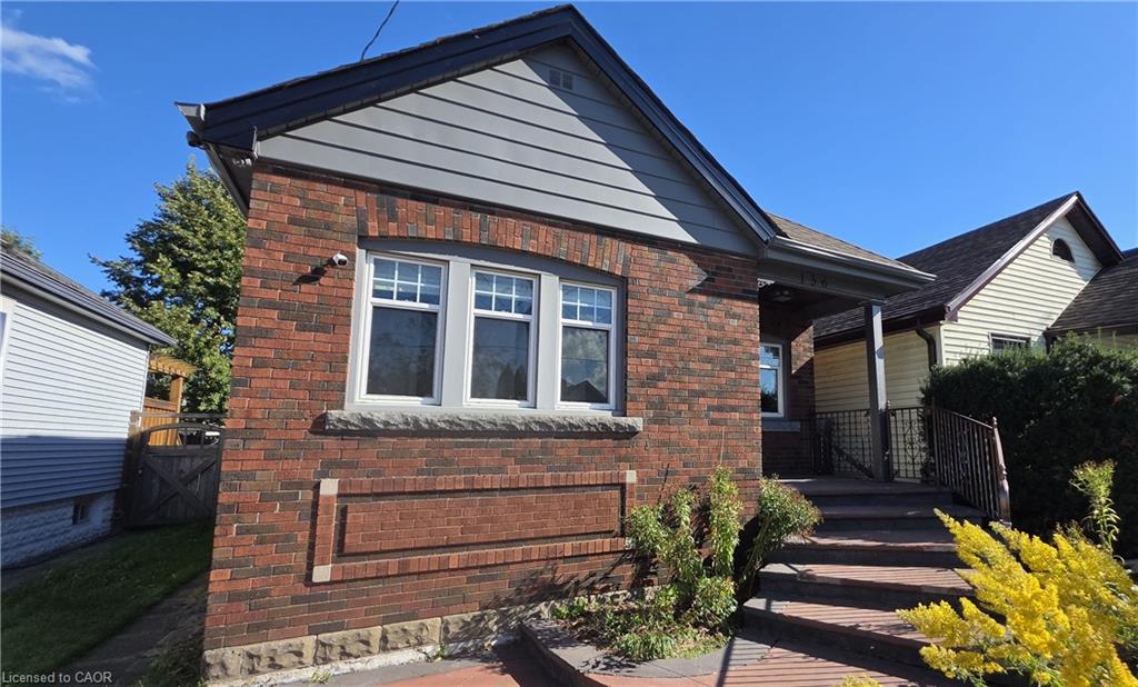 136 Weir Street N Property Photo 2