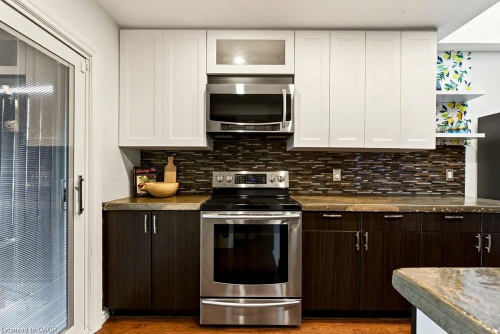 136 Weir Street N Property Photo 14