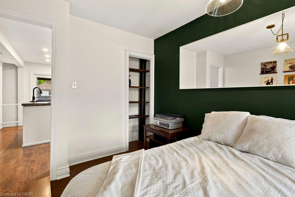 136 Weir Street N Property Photo 15