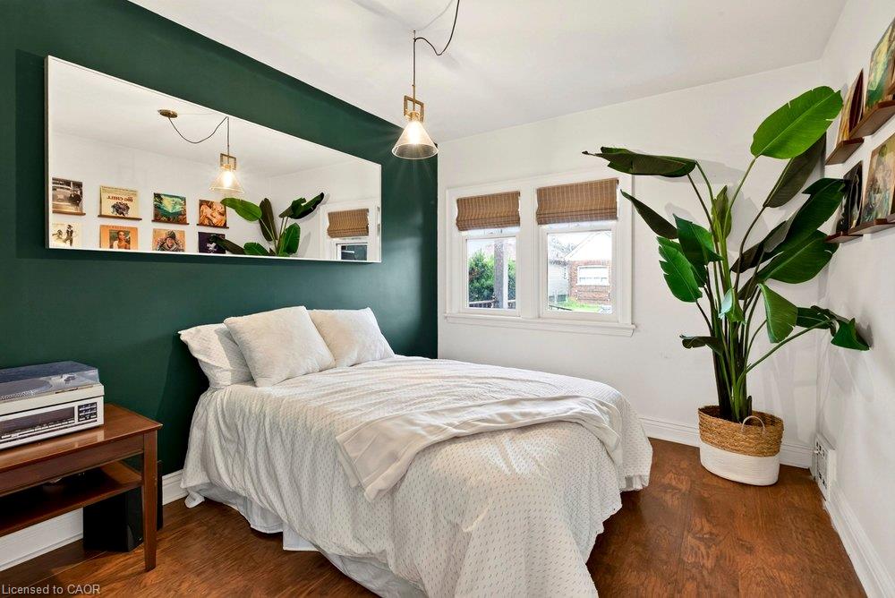 136 Weir Street N Property Photo 16