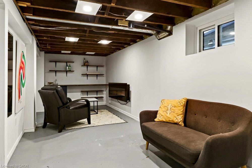 136 Weir Street N Property Photo 27