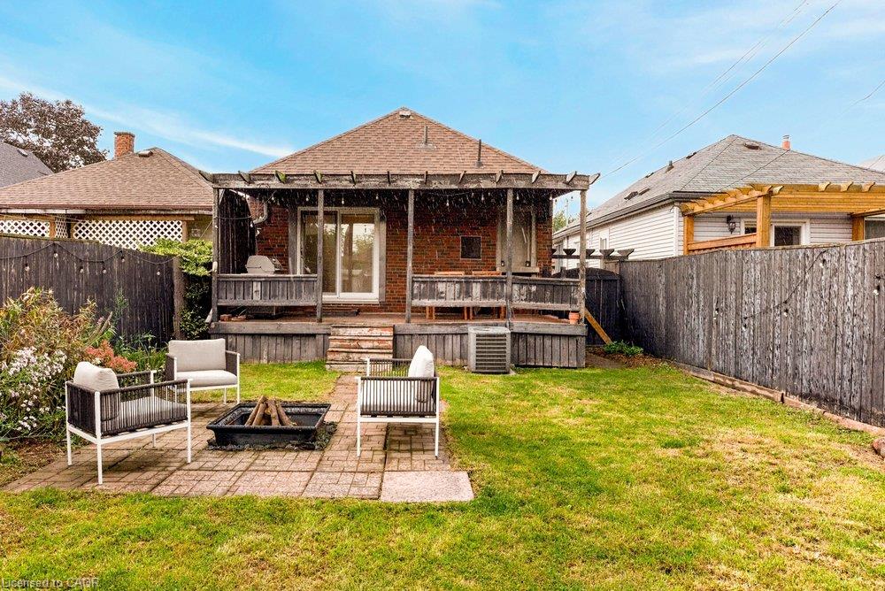 136 Weir Street N Property Photo 35