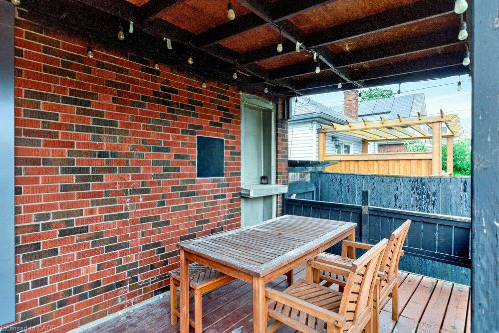 136 Weir Street N Property Photo 36