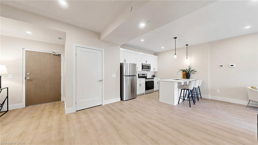 935 Twamley Street W Property Photo 3