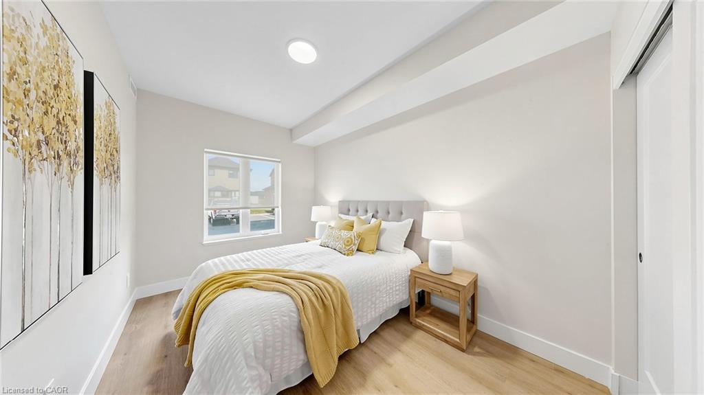 935 Twamley Street W Property Photo 11