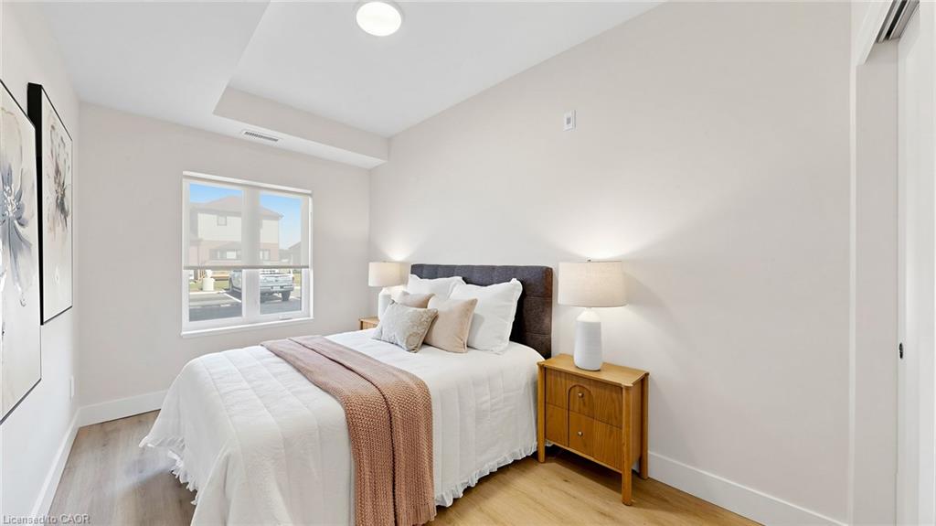 935 Twamley Street W Property Photo 15