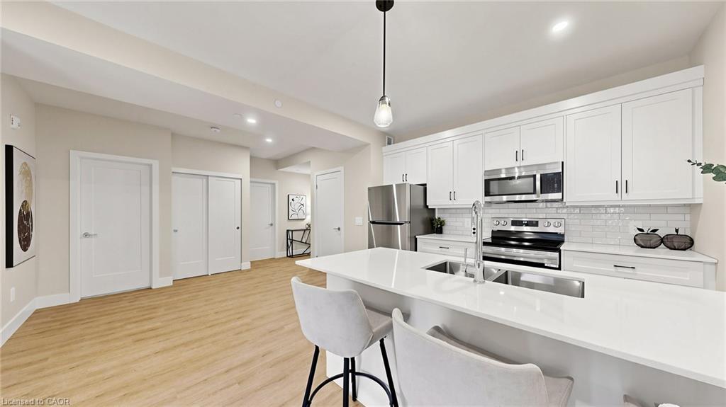 935 Twamley Street W Property Photo 20