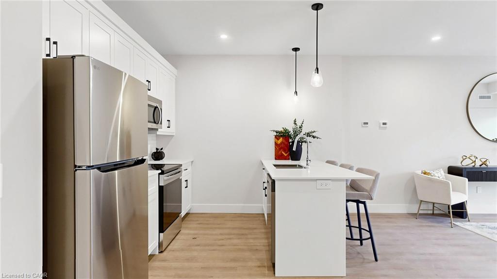 935 Twamley Street W Property Photo 21