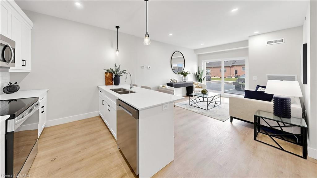 935 Twamley Street W Property Photo 22