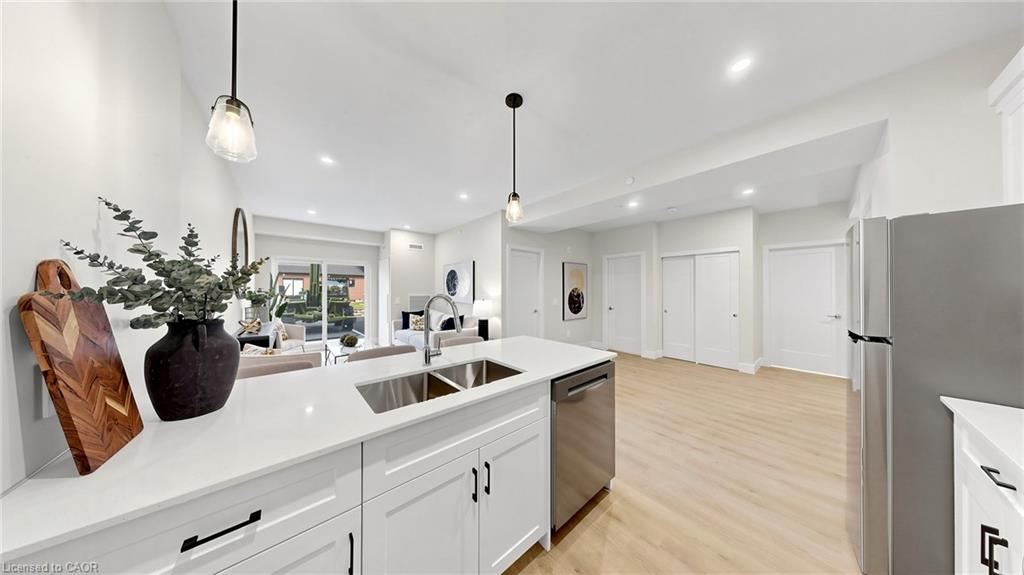 935 Twamley Street W Property Photo 23