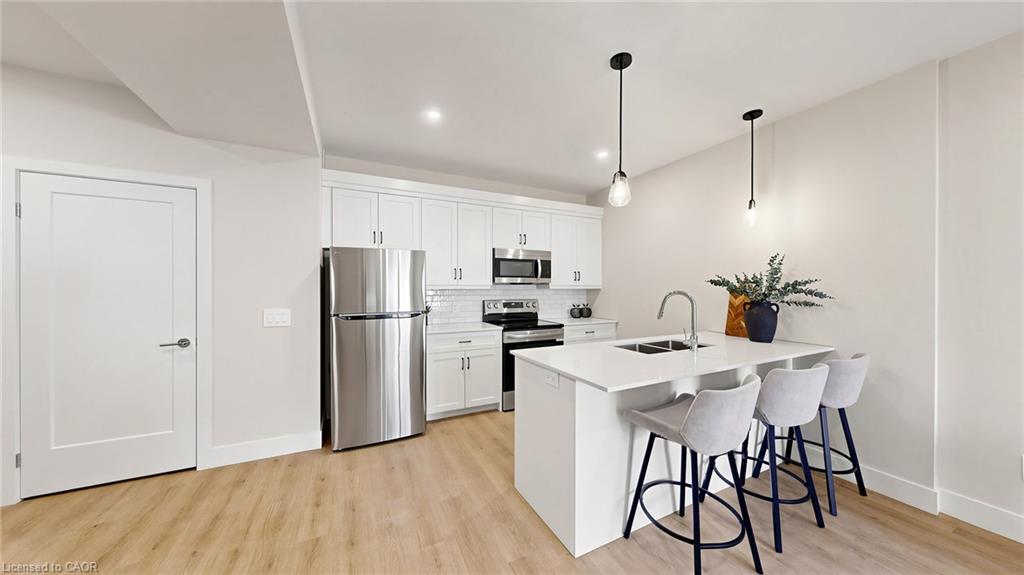935 Twamley Street W Property Photo 25