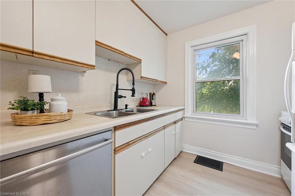 159 Bridgeport Road E Property Photo 17