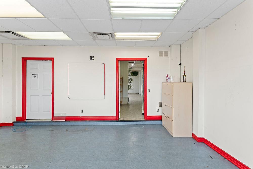57 Steeles Avenue E Property Photo 11
