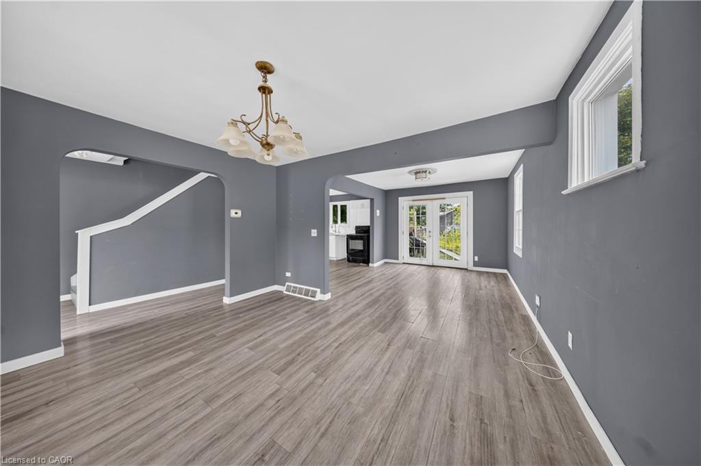 461 John Street Property Photo 5