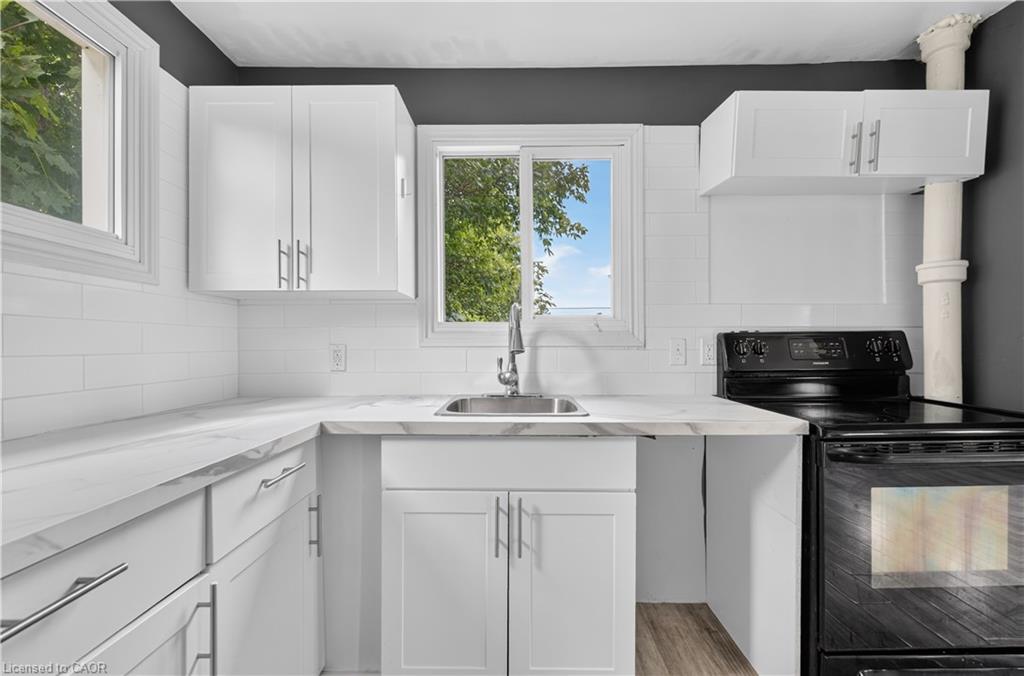 461 John Street Property Photo 9