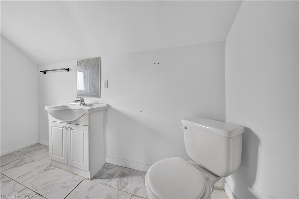461 John Street Property Photo 12