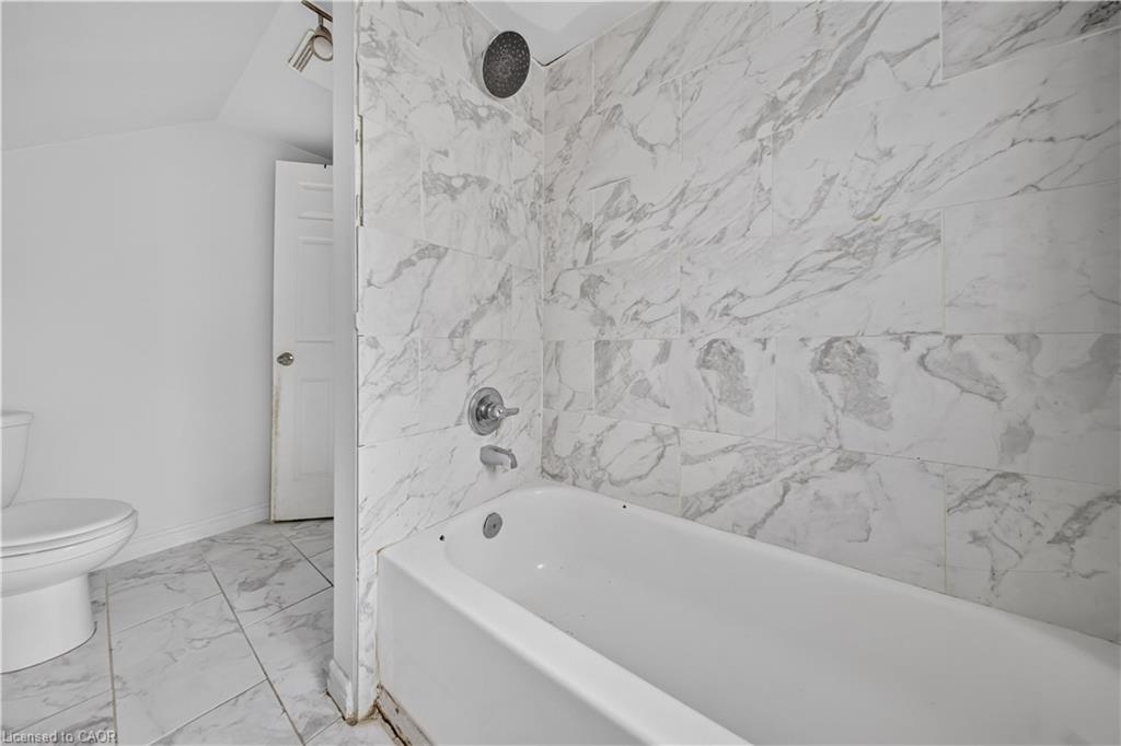 461 John Street Property Photo 13