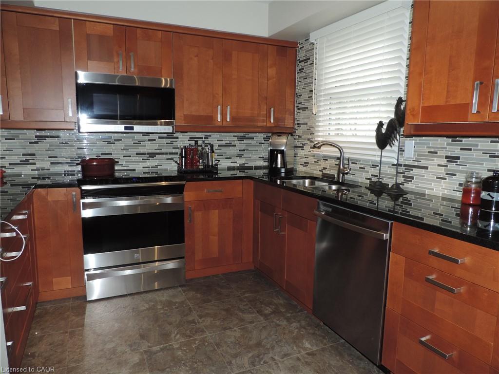 10-1351 Ontario Street Property Photo 7