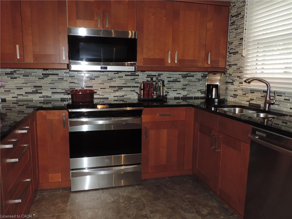 10-1351 Ontario Street Property Photo 8