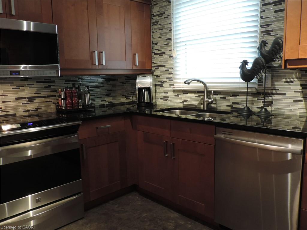 10-1351 Ontario Street Property Photo 9
