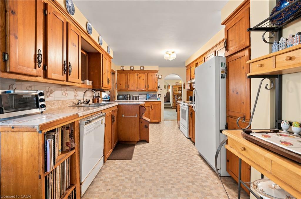 994 Safari Road Property Photo 16