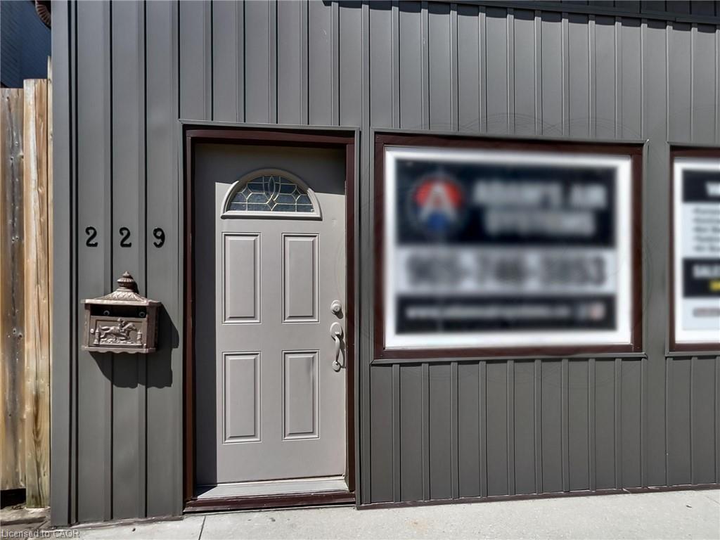 229 Parkdale Avenue N Property Photo 2