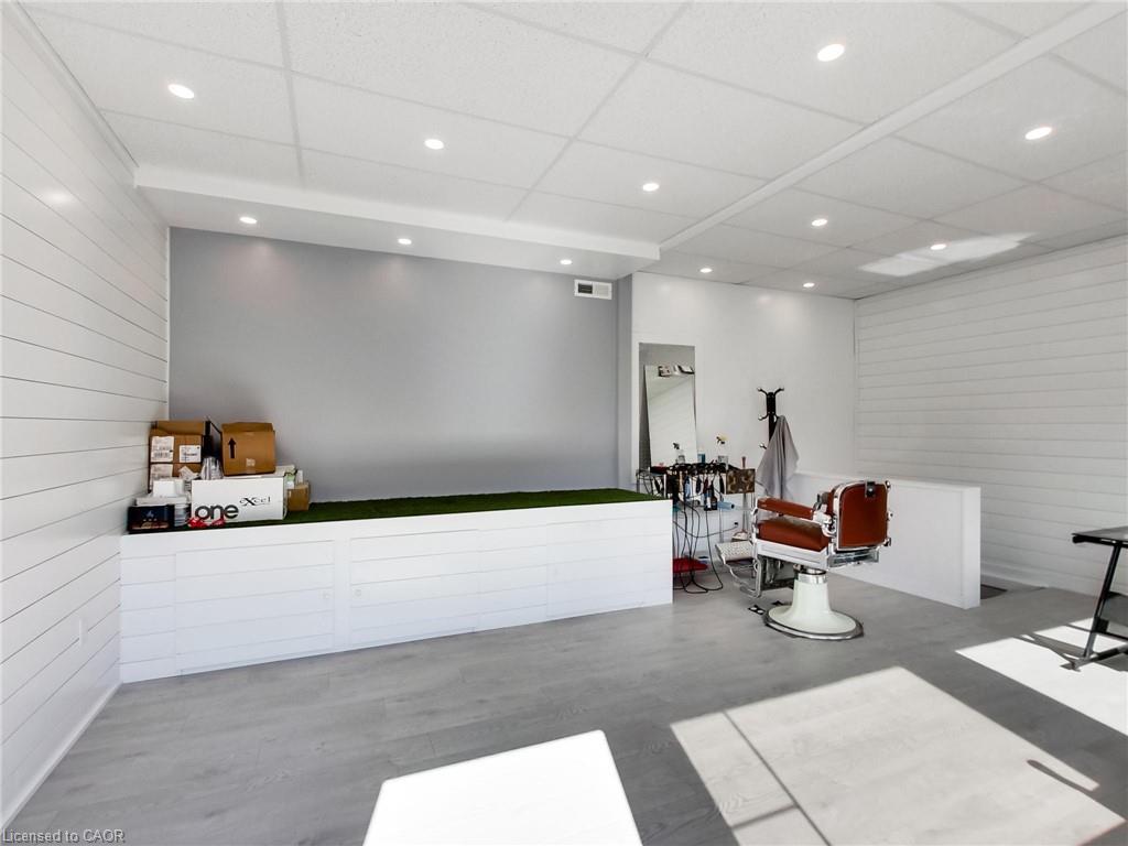 229 Parkdale Avenue N Property Photo 3