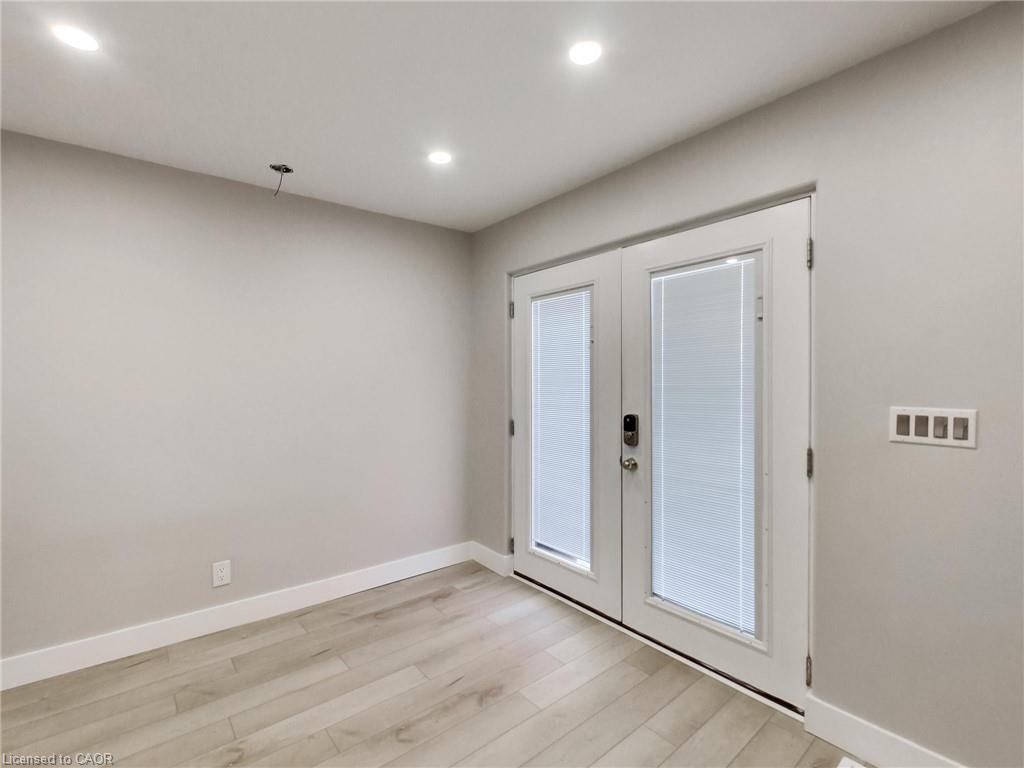 229 Parkdale Avenue N Property Photo 6
