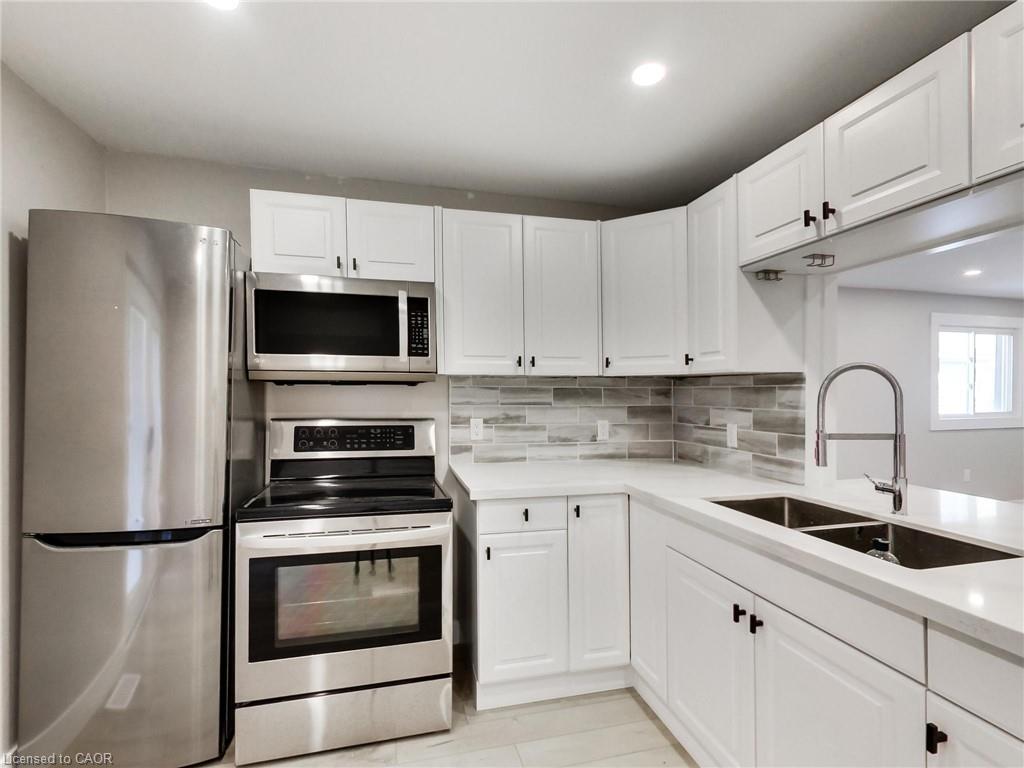 229 Parkdale Avenue N Property Photo 8