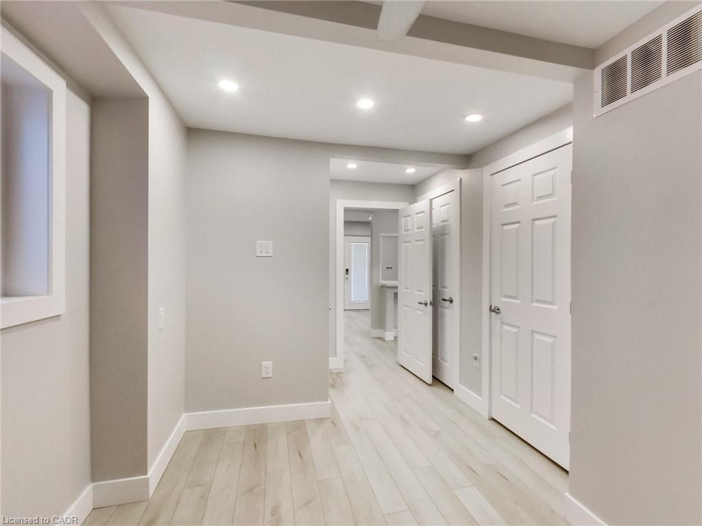 229 Parkdale Avenue N Property Photo 12
