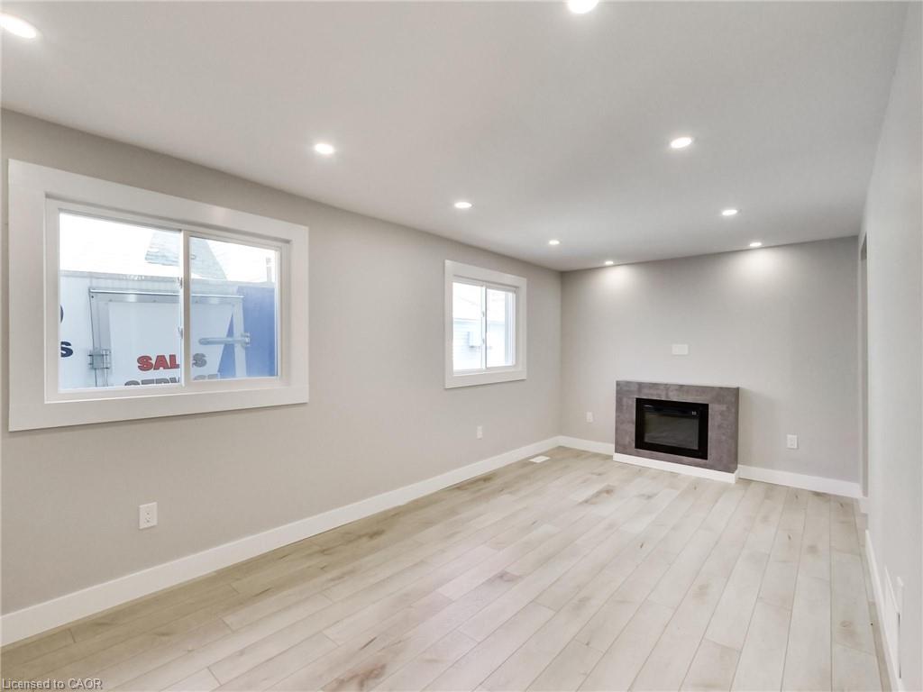 229 Parkdale Avenue N Property Photo 13
