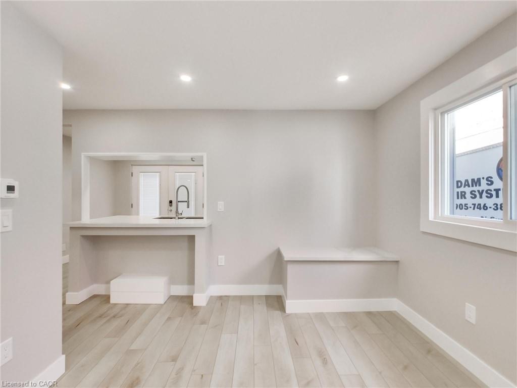 229 Parkdale Avenue N Property Photo 16