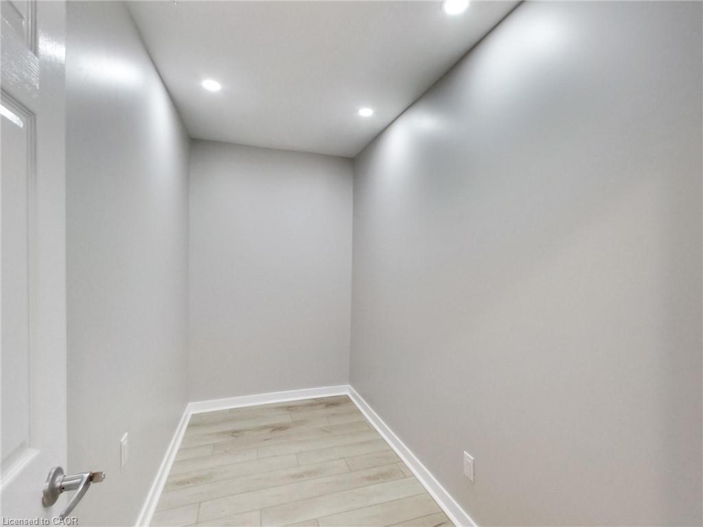 229 Parkdale Avenue N Property Photo 18