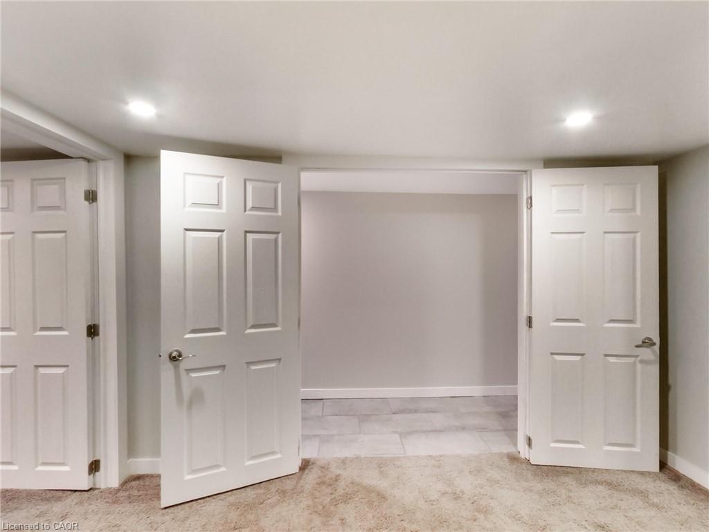 229 Parkdale Avenue N Property Photo 23