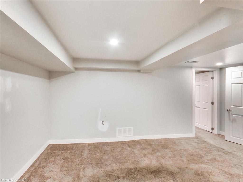 229 Parkdale Avenue N Property Photo 25