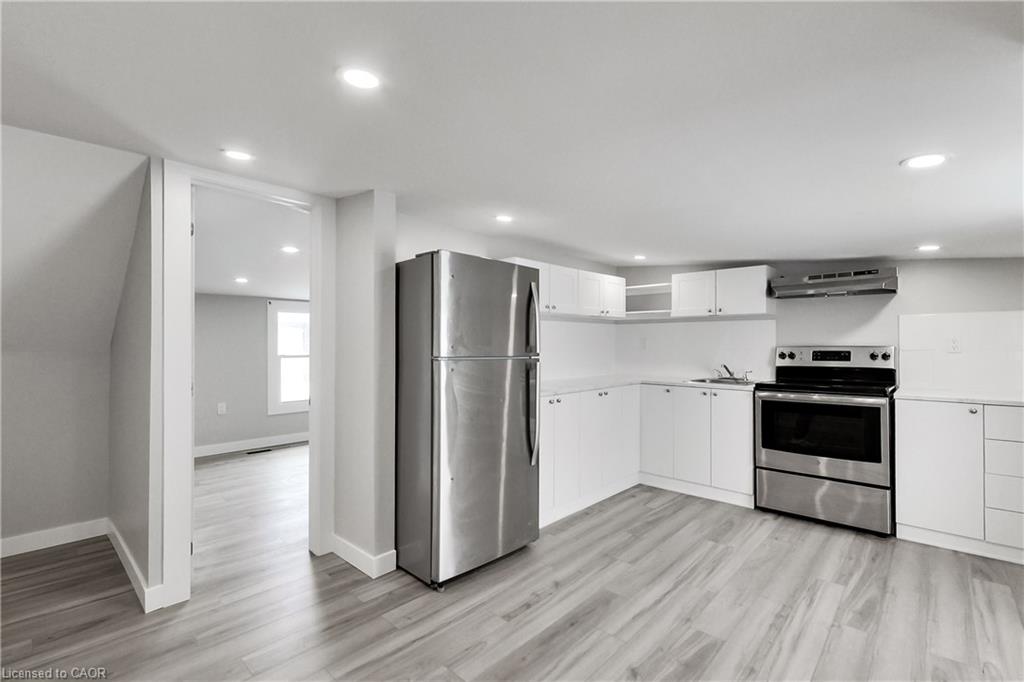 229 Parkdale Avenue N Property Photo 33